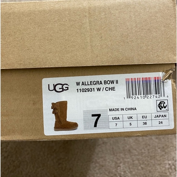 Uggs - Picture 6 of 6